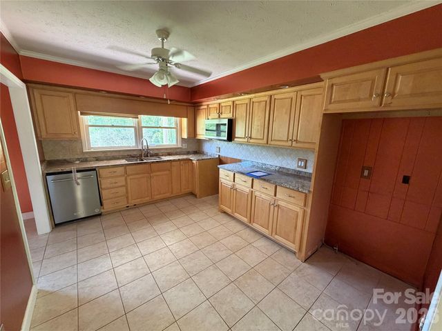 2136 Cedar Rock Estates Drive, Lenoir, NC 28645