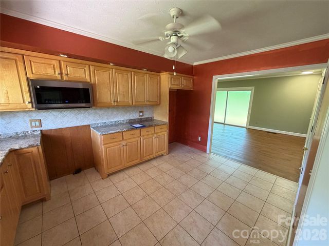 2136 Cedar Rock Estates Drive, Lenoir, NC 28645