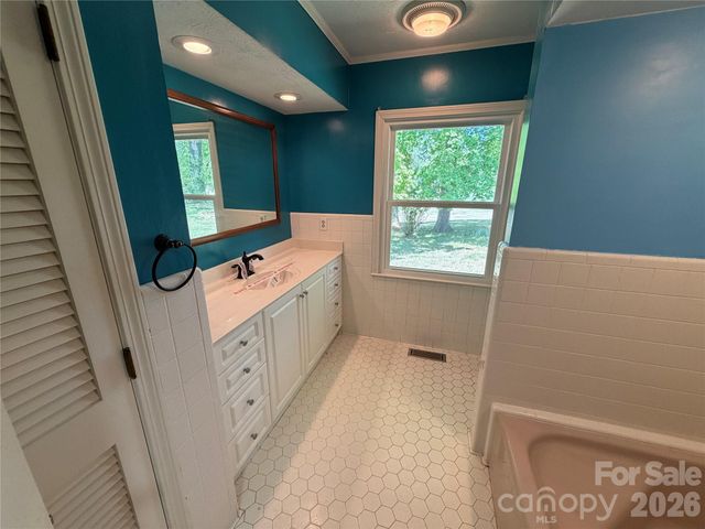2136 Cedar Rock Estates Drive, Lenoir, NC 28645