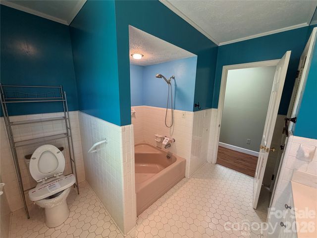 2136 Cedar Rock Estates Drive, Lenoir, NC 28645