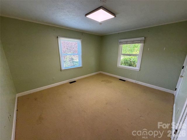 2136 Cedar Rock Estates Drive, Lenoir, NC 28645