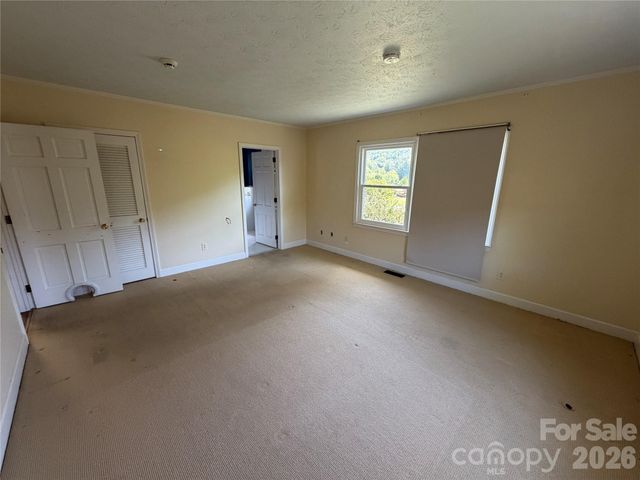 2136 Cedar Rock Estates Drive, Lenoir, NC 28645