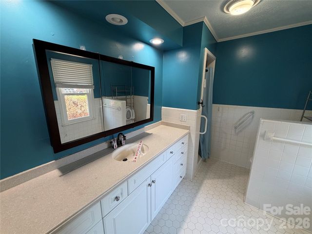2136 Cedar Rock Estates Drive, Lenoir, NC 28645