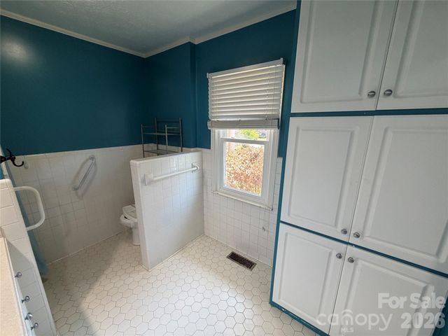 2136 Cedar Rock Estates Drive, Lenoir, NC 28645