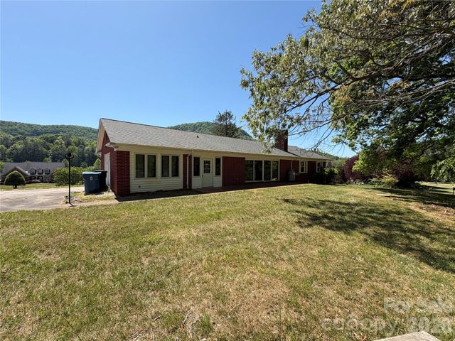2136 Cedar Rock Estates Drive, Lenoir, NC 28645