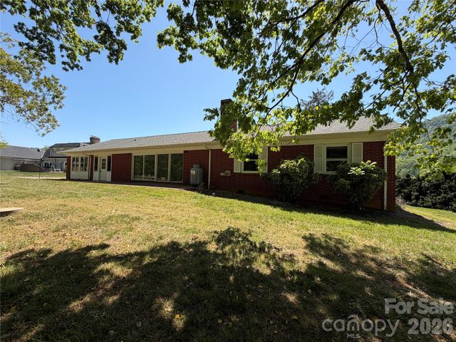 2136 Cedar Rock Estates Drive, Lenoir, NC 28645