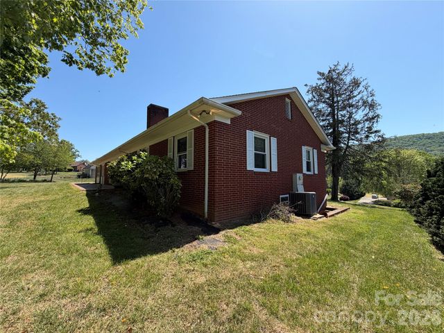 2136 Cedar Rock Estates Drive, Lenoir, NC 28645