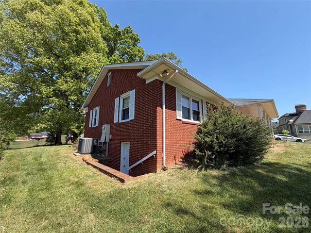 2136 Cedar Rock Estates Drive, Lenoir, NC 28645