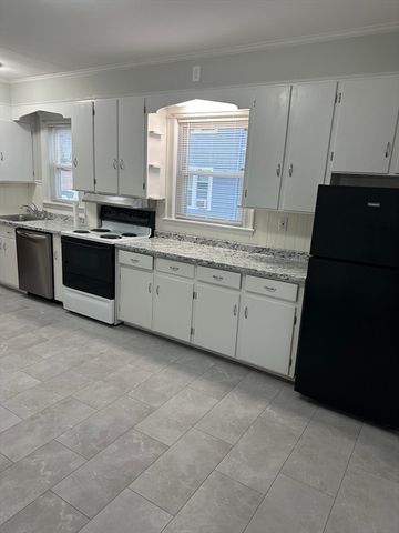 36 Raymond Ave 1, Salem, MA 01970