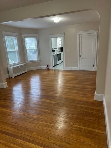 36 Raymond Ave 1, Salem, MA 01970