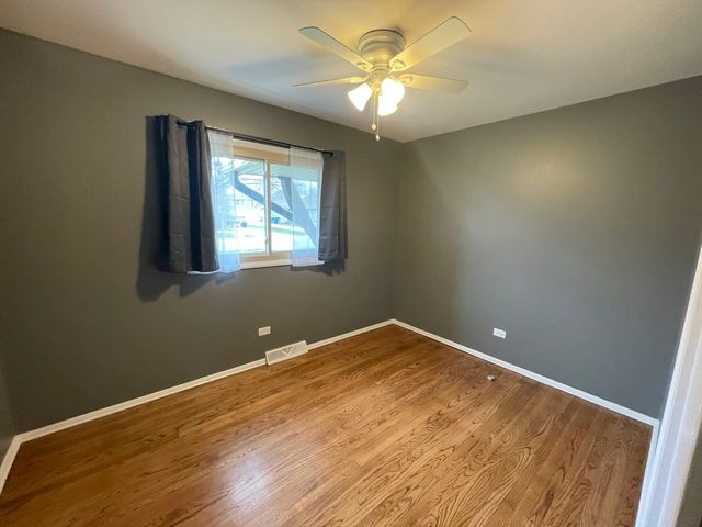 594 W Comstock Avenue, Elmhurst, IL 60126