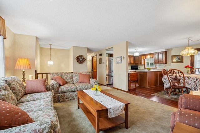 15 Lindstrom Lane, Manchester, NH 03104