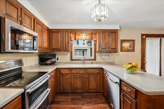 15 Lindstrom Lane, Manchester, NH 03104