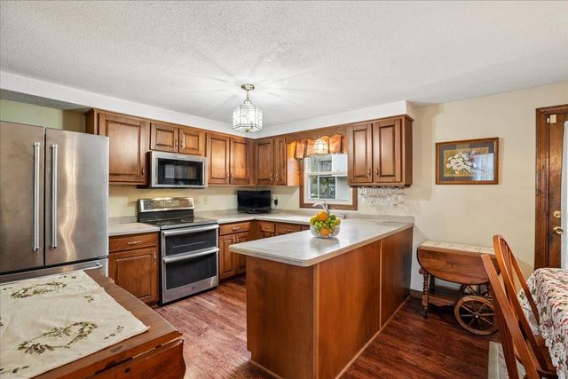15 Lindstrom Lane, Manchester, NH 03104