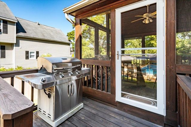 15 Lindstrom Lane, Manchester, NH 03104
