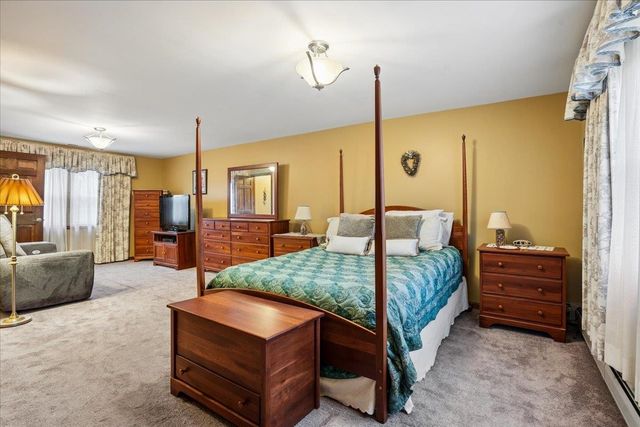 15 Lindstrom Lane, Manchester, NH 03104