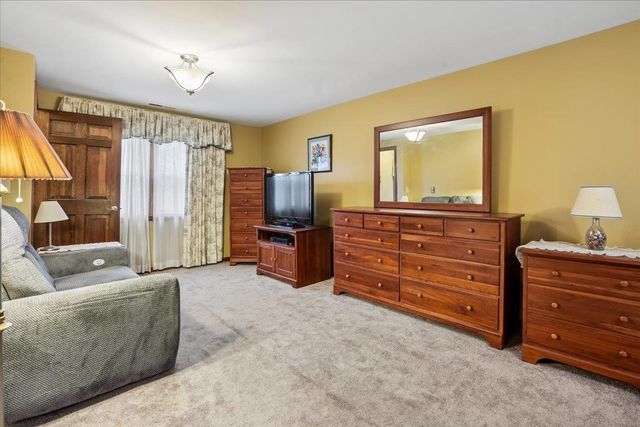 15 Lindstrom Lane, Manchester, NH 03104