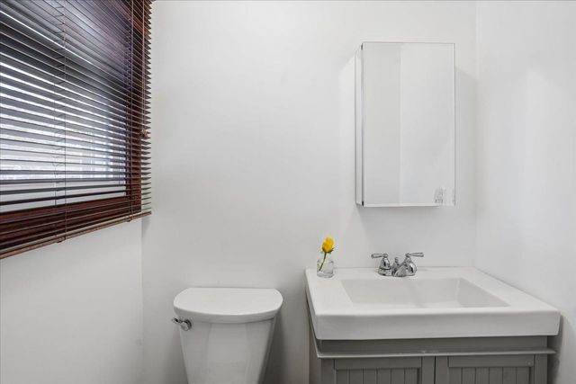 15 Lindstrom Lane, Manchester, NH 03104