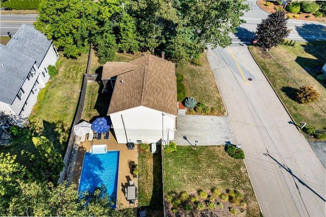 15 Lindstrom Lane, Manchester, NH 03104
