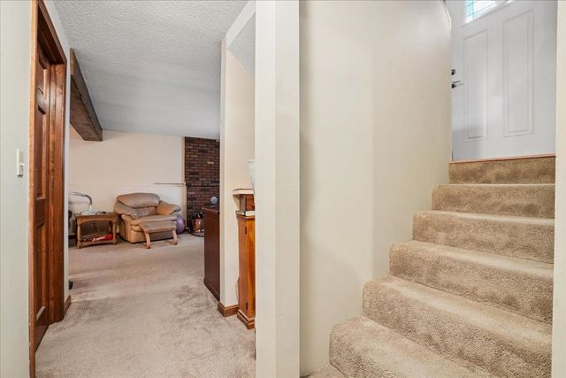 15 Lindstrom Lane, Manchester, NH 03104