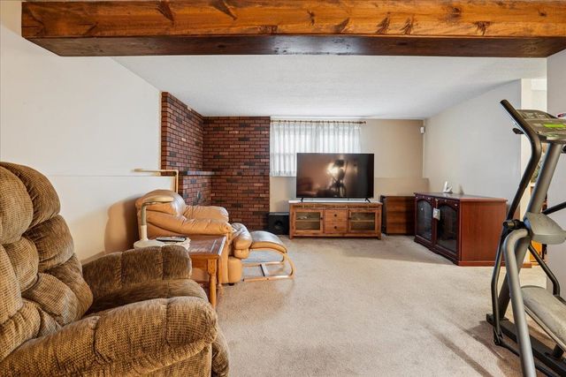 15 Lindstrom Lane, Manchester, NH 03104