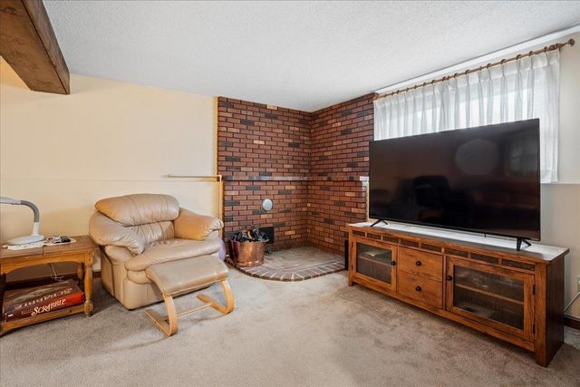 15 Lindstrom Lane, Manchester, NH 03104