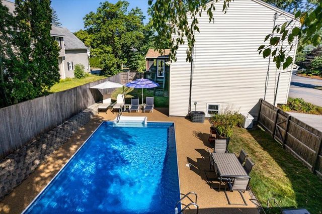 15 Lindstrom Lane, Manchester, NH 03104