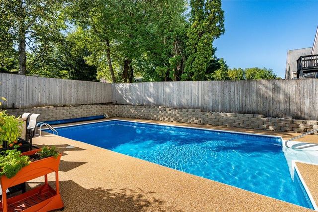 15 Lindstrom Lane, Manchester, NH 03104