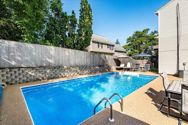 15 Lindstrom Lane, Manchester, NH 03104