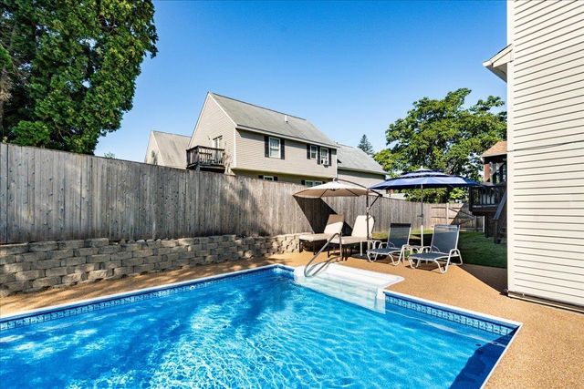 15 Lindstrom Lane, Manchester, NH 03104