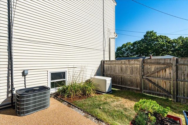 15 Lindstrom Lane, Manchester, NH 03104