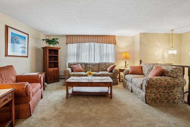 15 Lindstrom Lane, Manchester, NH 03104