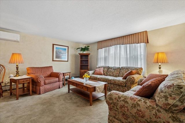 15 Lindstrom Lane, Manchester, NH 03104