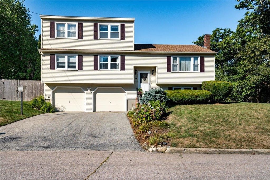 15 Lindstrom Lane, Manchester, NH 03104