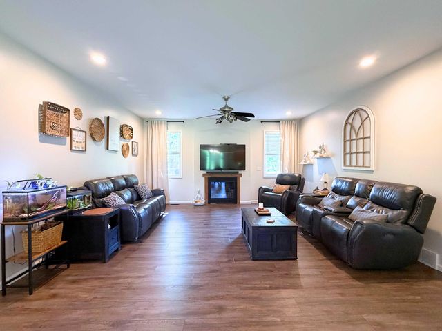 3520 W Farrand Road, Vienna Twp, MI 48420