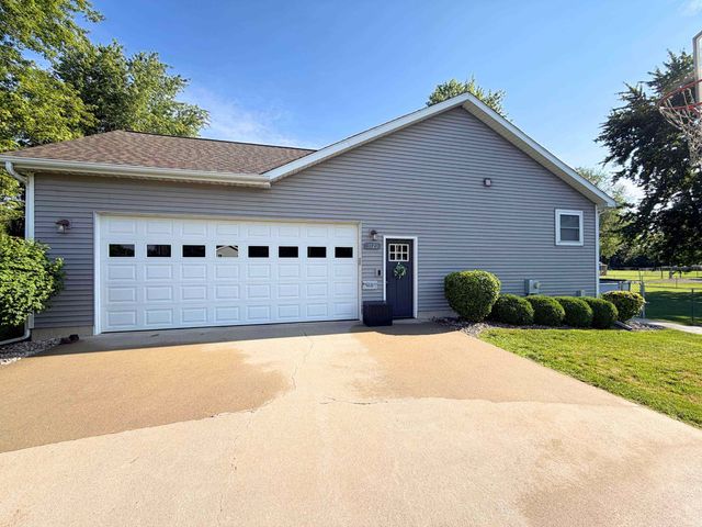 3520 W Farrand Road, Vienna Twp, MI 48420