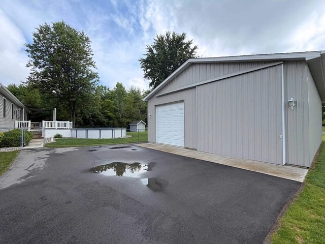 3520 W Farrand Road, Vienna Twp, MI 48420