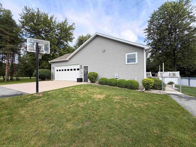3520 W Farrand Road, Vienna Twp, MI 48420
