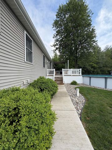 3520 W Farrand Road, Vienna Twp, MI 48420