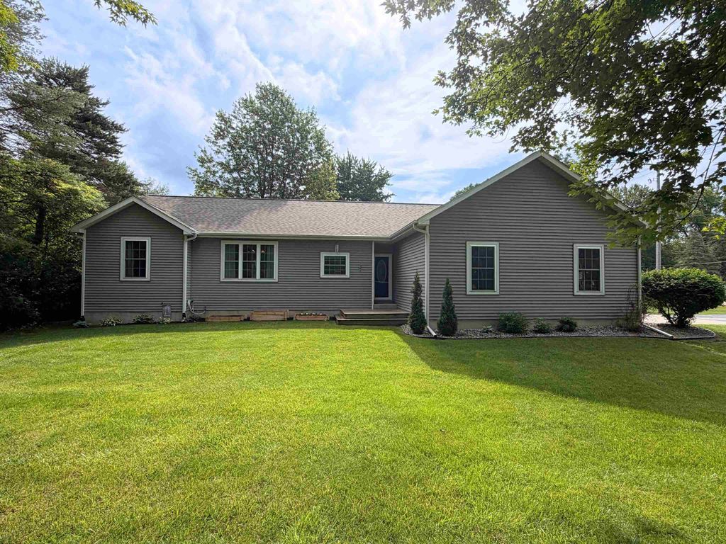 3520 W Farrand Road, Vienna Twp, MI 48420