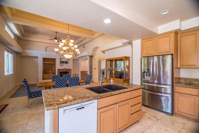 208 Piazza Di Sotto, Palm Desert, CA 92260