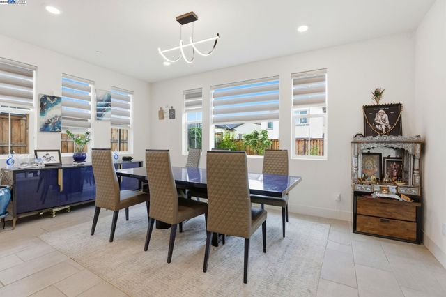 3037 Copley Dr, Tracy, CA 95377