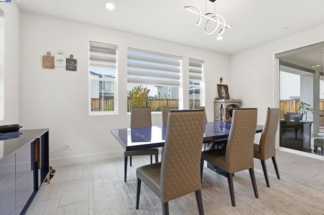 3037 Copley Dr, Tracy, CA 95377