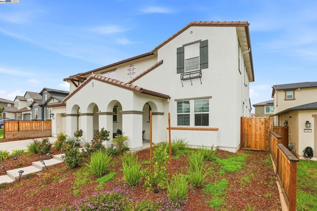 3037 Copley Dr, Tracy, CA 95377