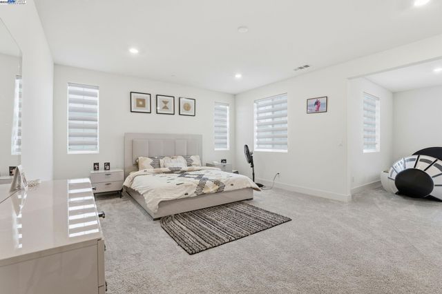 3037 Copley Dr, Tracy, CA 95377