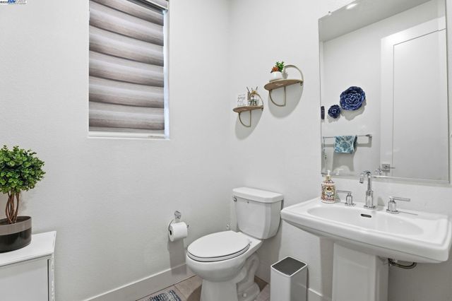 3037 Copley Dr, Tracy, CA 95377