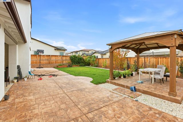 3037 Copley Dr, Tracy, CA 95377