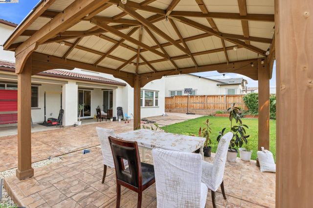 3037 Copley Dr, Tracy, CA 95377