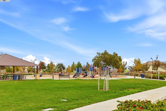 3037 Copley Dr, Tracy, CA 95377