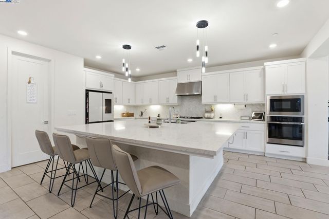 3037 Copley Dr, Tracy, CA 95377